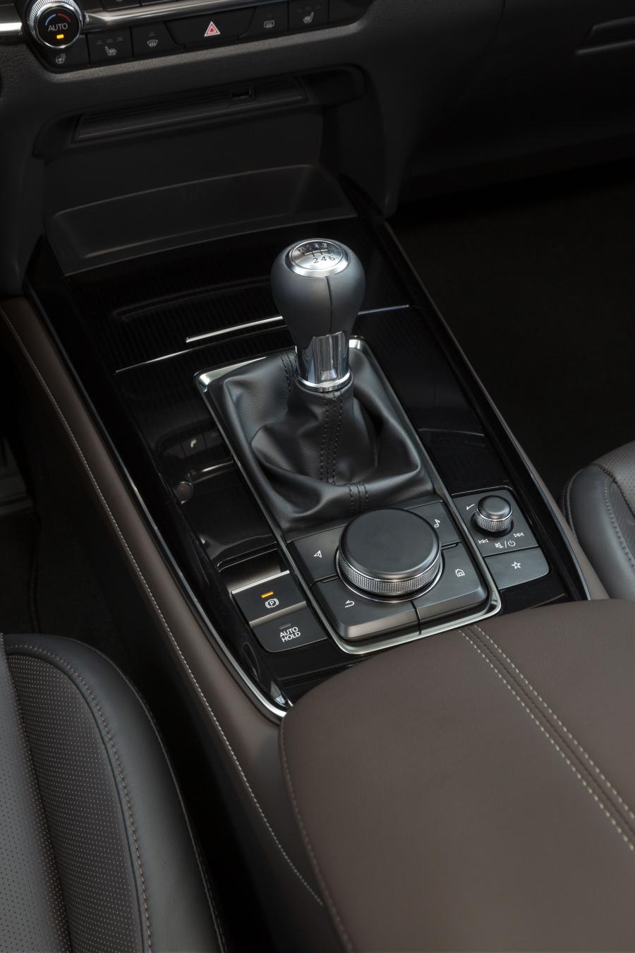 Детали интерьера Mazda CX-30 Skyactiv-D 2019 года  (WW) (фото 14 из 15)